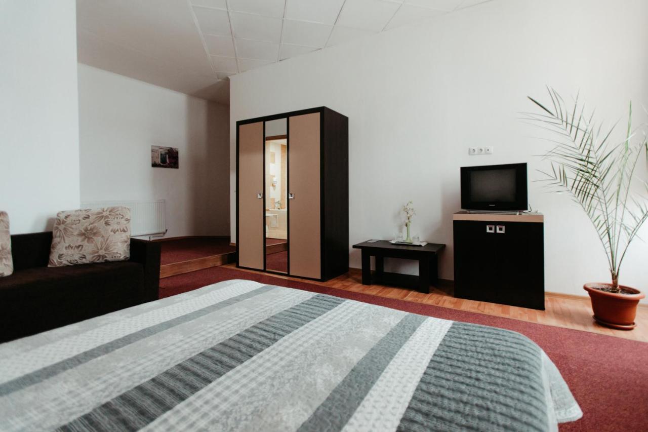 Casa Preturii Hotel Tîrgu Lăpuş Esterno foto