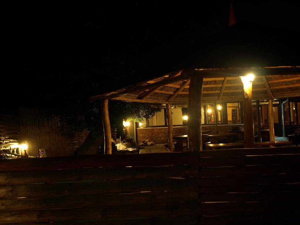 Casa Preturii Hotel Tîrgu Lăpuş Esterno foto